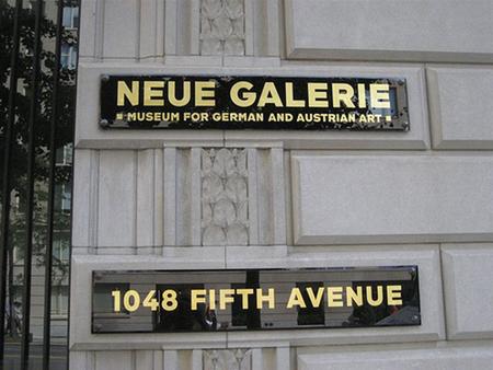 New York - „Neue Galerie” A képtár, mely Manhattan szigetén egy 1914-ben épült neoklasszicista városi villában található, a XX. századi német és osztrák.
