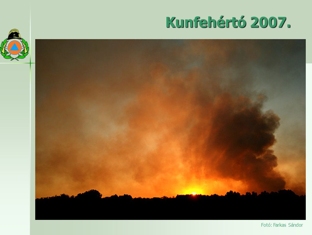 Kunfehértó Július 25-én 09 óra 50 perckor tűzjelzés érkezett a kiskunhalasi tűzoltóságra, hogy Kéleshalom határában erdőtűz keletkezett.