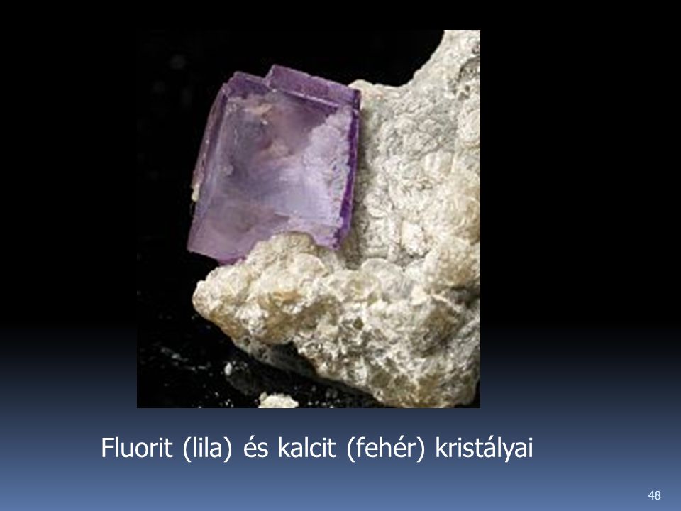 Fluorit (lila) és kalcit (fehér) kristályai