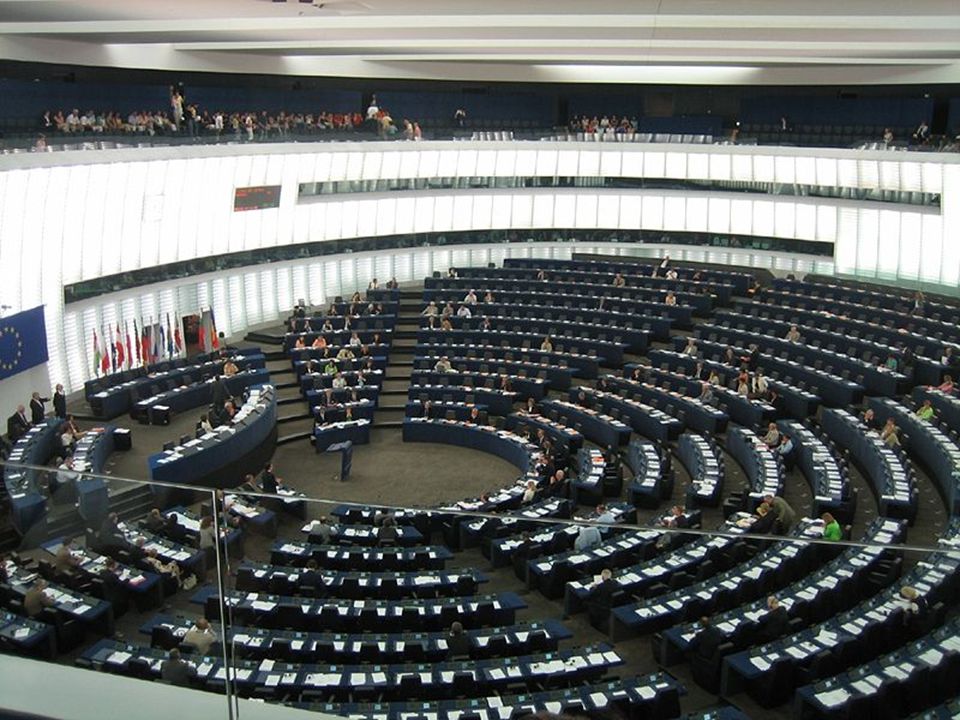 Intézmények: - Európai Parlament: