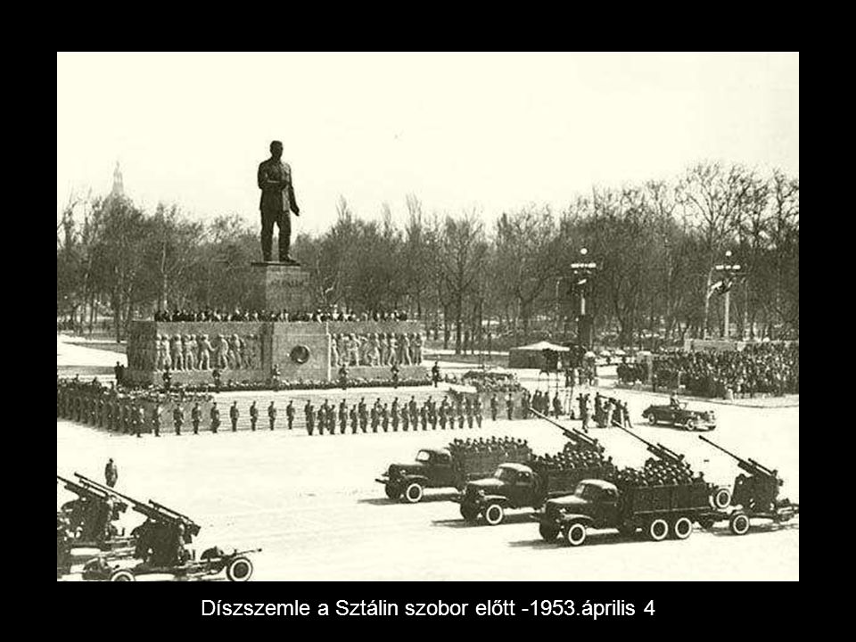 Díszszemle a Sztálin szobor előtt április 4