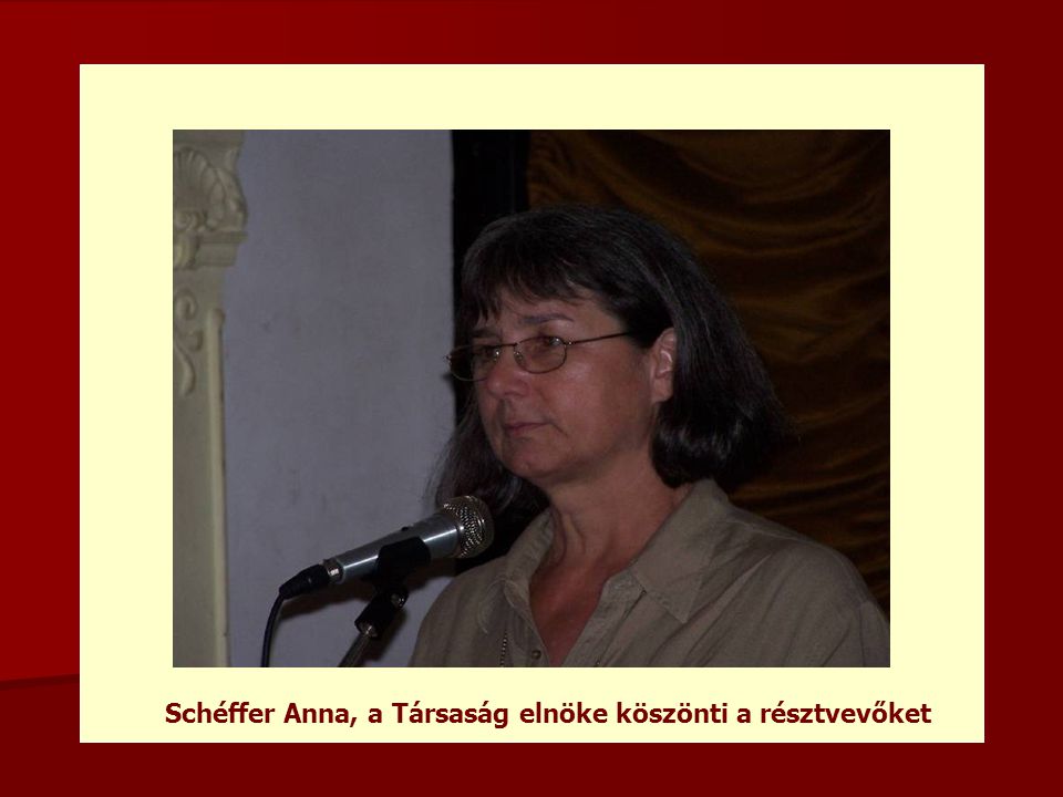 Schéffer Anna, a Társaság elnöke köszönti a résztvevőket