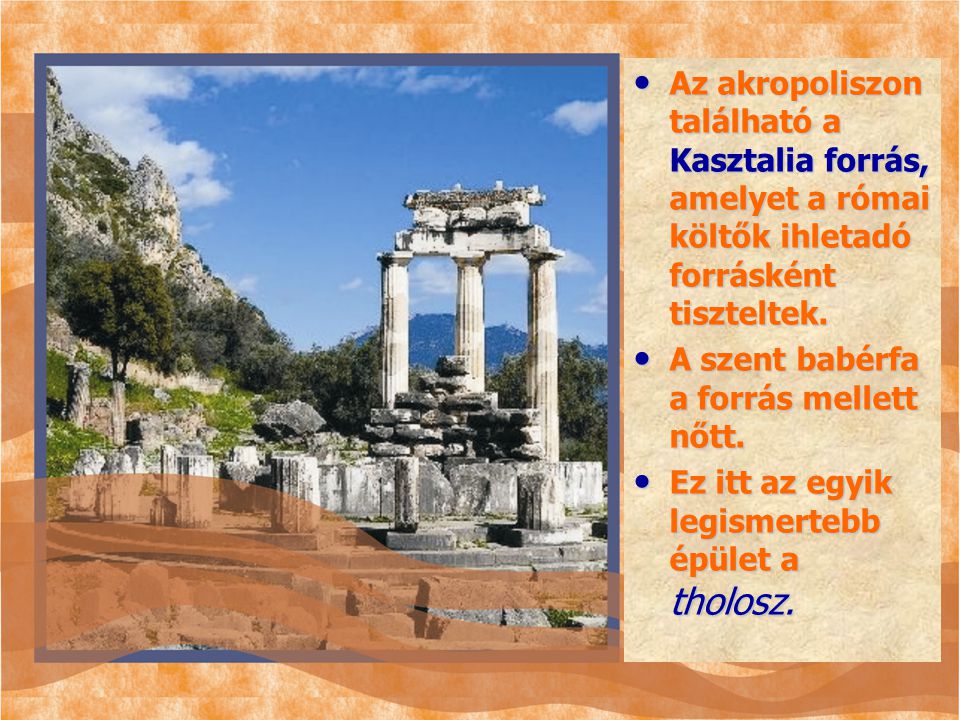 Az akropoliszon található a Kasztalia forrás, amelyet a római költők ihletadó forrásként tiszteltek.