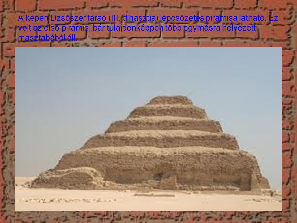 A képen Dzsószer fáraó (III. dinasztia) lépcsőzetes piramisa látható