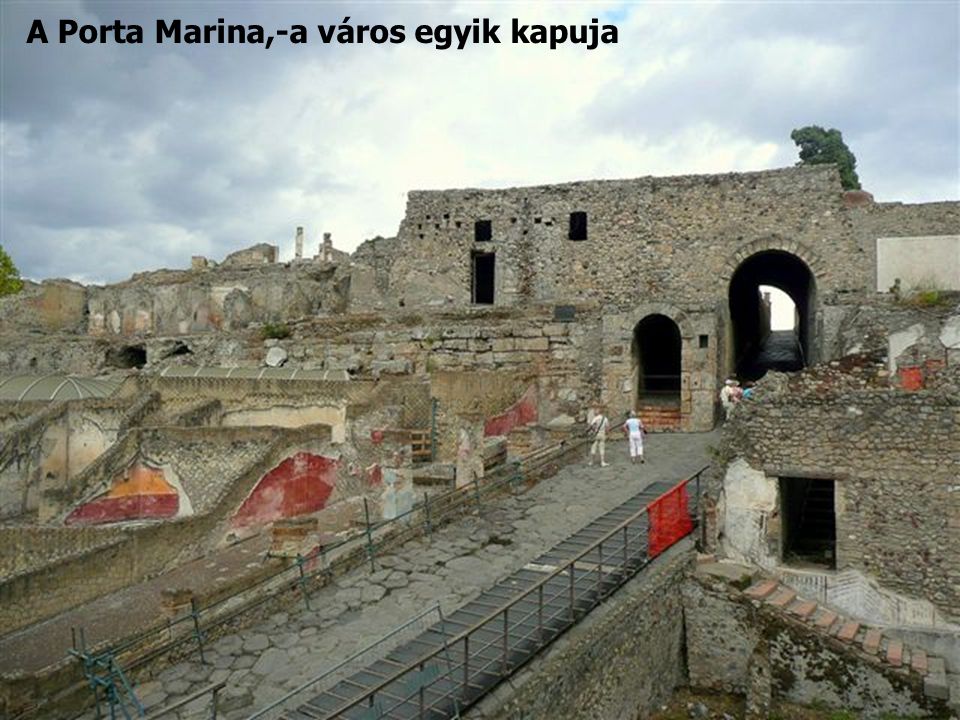 A Porta Marina,-a város egyik kapuja
