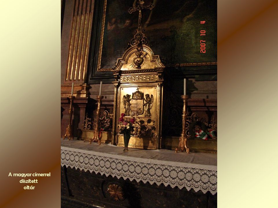 A magyar címerrel díszített oltár