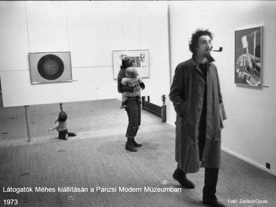 Látogatók Méhes kiállításán a Párizsi Modern Múzeumban 1973