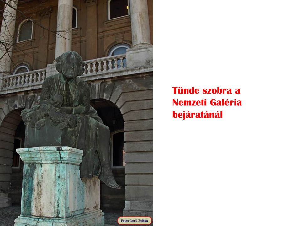 Tünde szobra a Nemzeti Galéria bejáratánál
