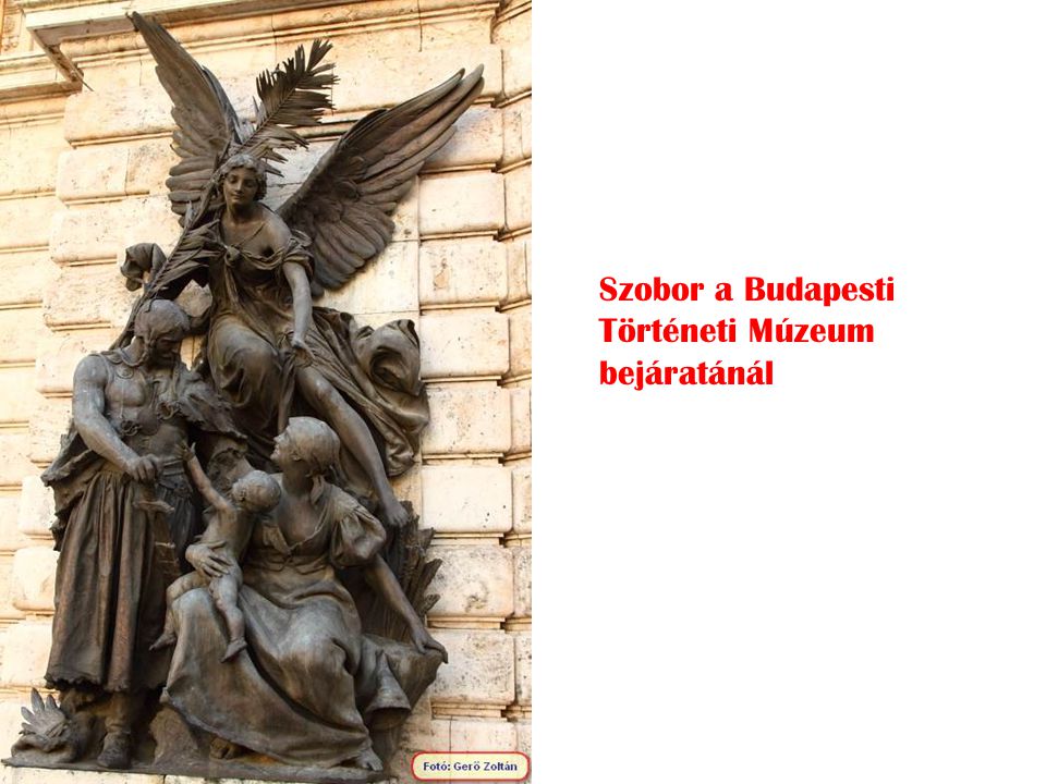 Szobor a Budapesti Történeti Múzeum bejáratánál