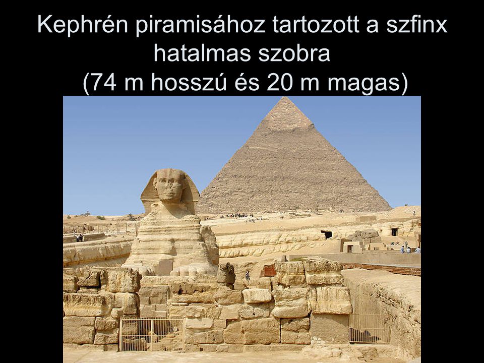 Kephrén piramisához tartozott a szfinx hatalmas szobra (74 m hosszú és 20 m magas)