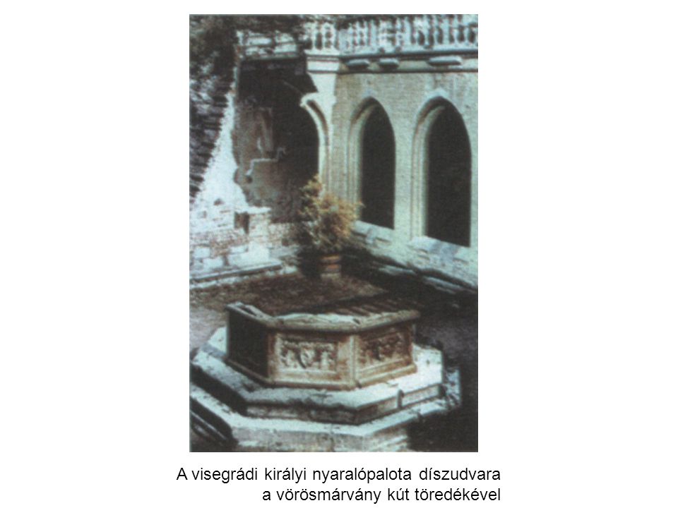 A visegrádi királyi nyaralópalota díszudvara a vörösmárvány kút töredékével
