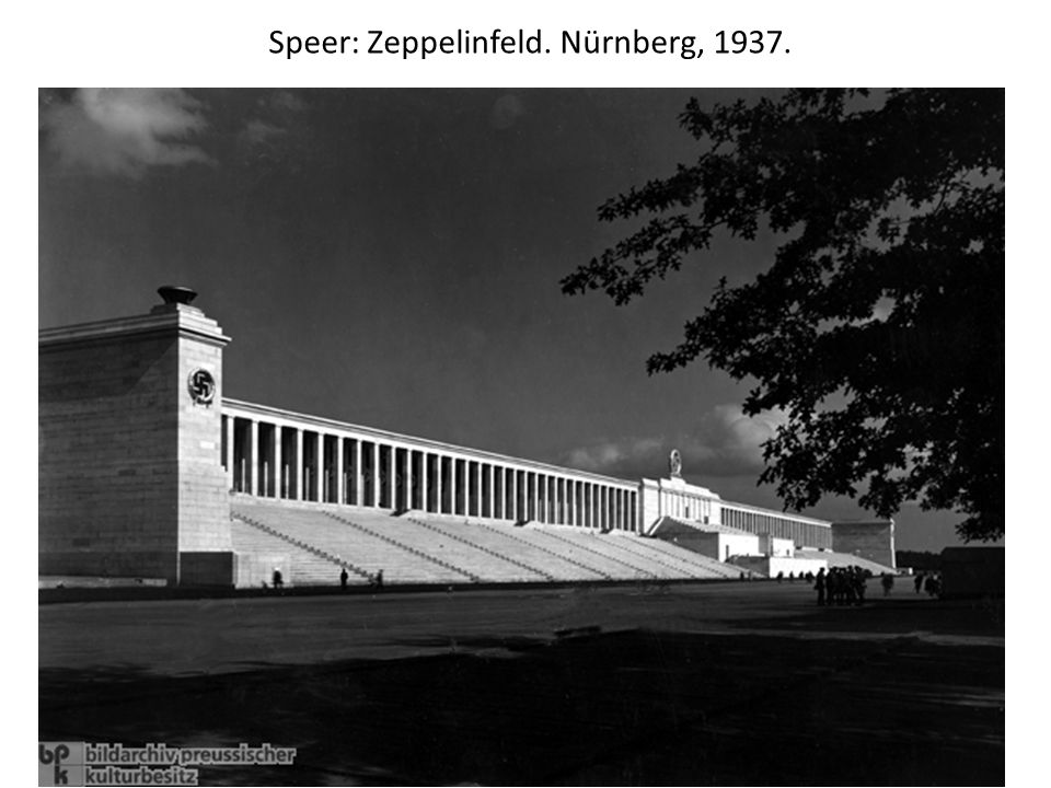Speer: Zeppelinfeld. Nürnberg, 1937.