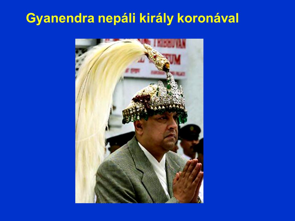 Gyanendra nepáli király koronával