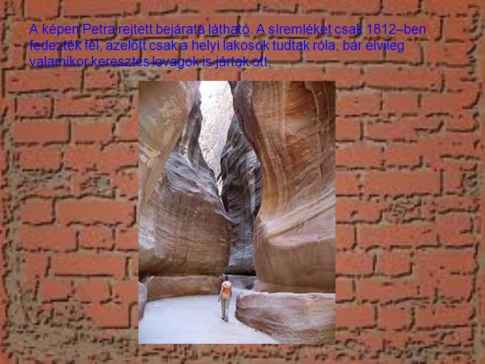 A képen Petra rejtett bejárata látható