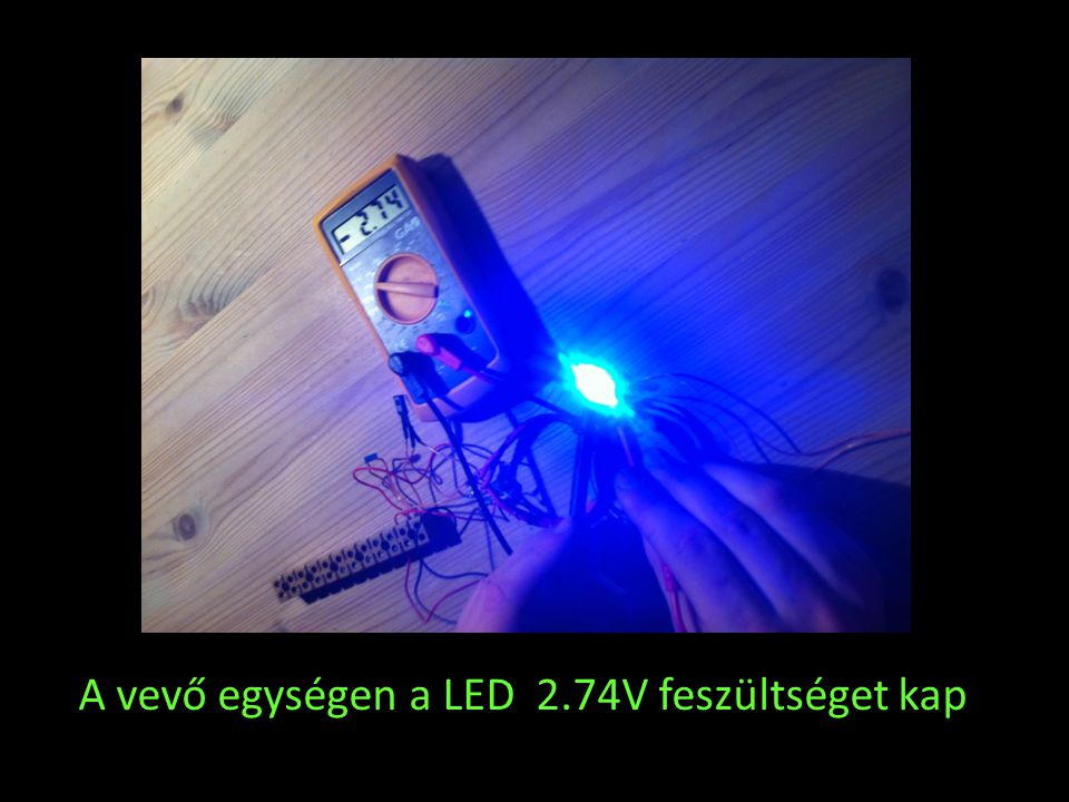 A vevő egységen a LED 2.74V feszültséget kap